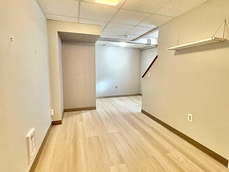Bedroom w/ Closet (View 1)