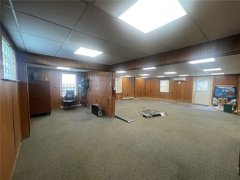 210 S Monroe St — Photo 4