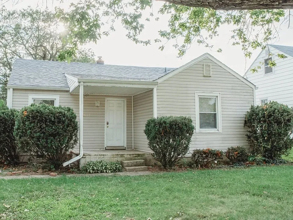 2017 N Maplewood Ave