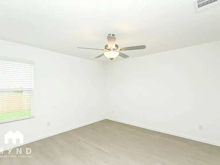 2701 Mistwood Dr — Photo 15