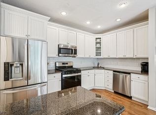 19 Caroline Foster Ct, Morristown, NJ 07960