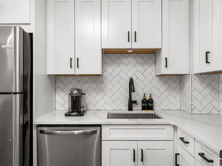 160 Burkhall St #212 — Photo 5