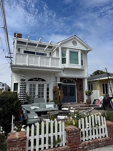 317 4th St Photo 1
