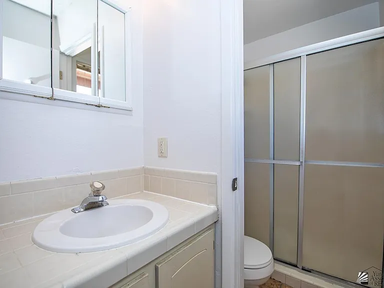 2257 W 18th St — Photo 13