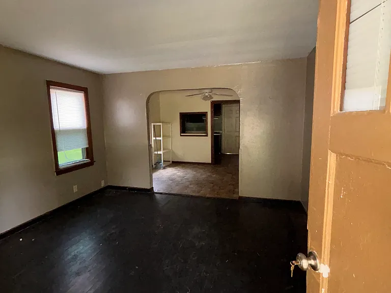 2616 E Logan St — Photo 4