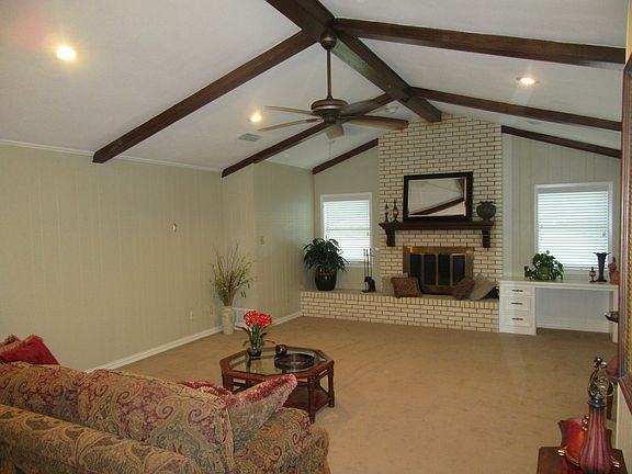 2nd image of 132 Hideaway Ln E
