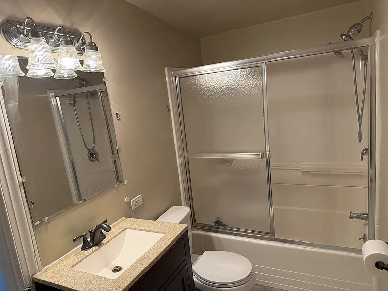 3rd floor full bathroom