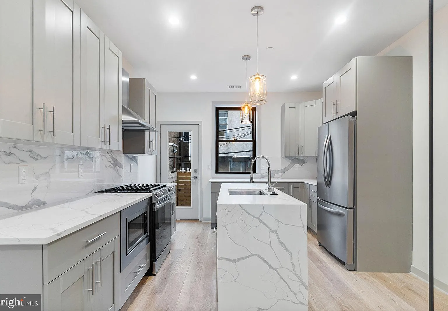2 bed, 2.5 bath, 975 sqft, $1,850 — Photo 4