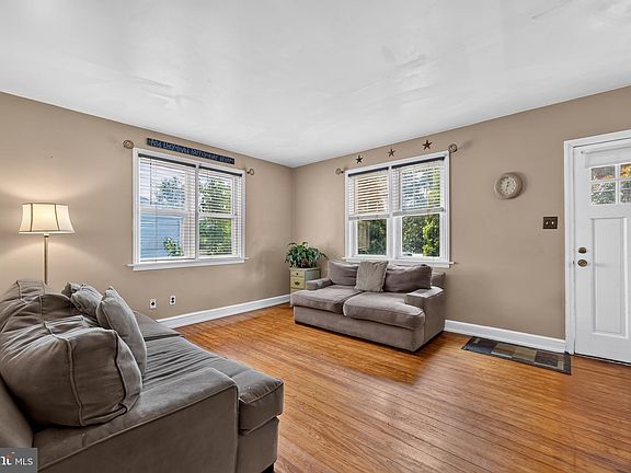 3rd image of 119 Elm Ave