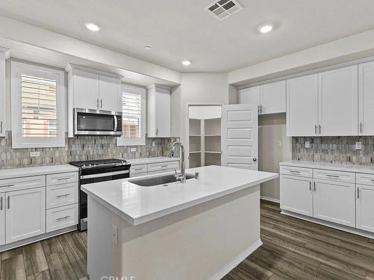 40815 Melrose Dr — Photo 3