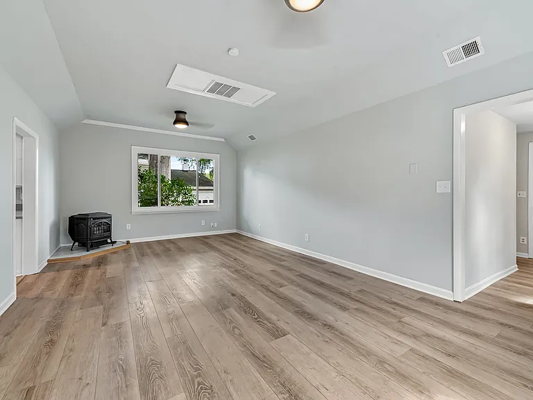 530 Highland Dr — Photo 6
