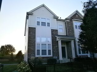 458 Grosvenor Ln, Aurora, IL 60504