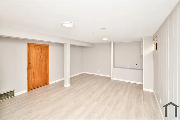383 Pearl St — Photo 3