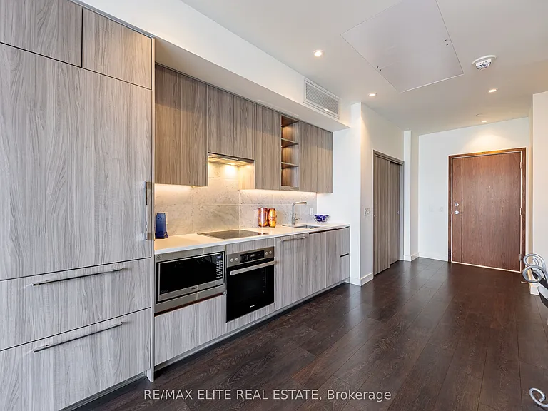 85 McMahon Dr #612 — Photo 4