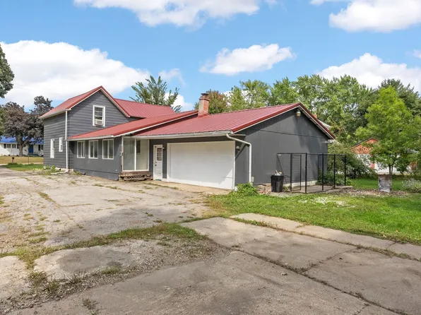 531 E Linn St, Coggon, IA 52218