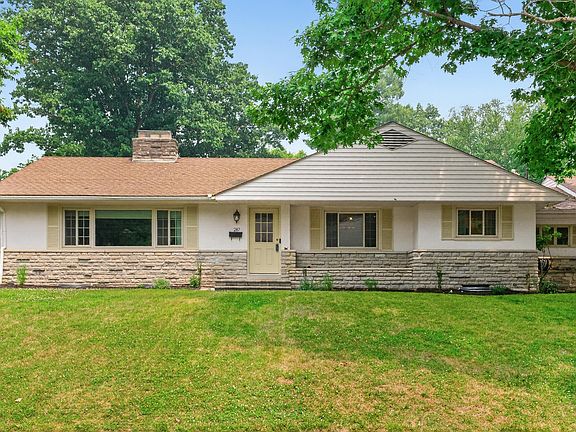 2nd image of 287 Frontenac Pl
