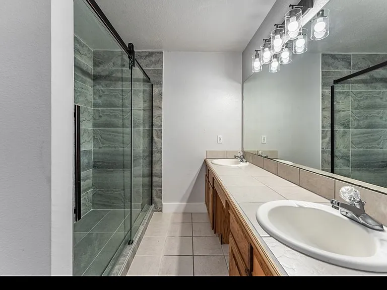 1309 E Glendale Ln — Photo 12