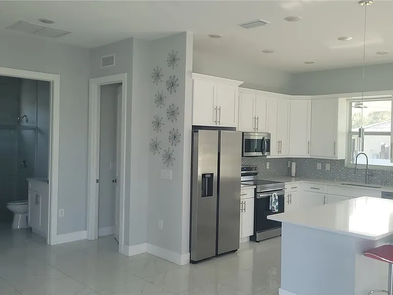 653 Foxchase Dr — Photo 10