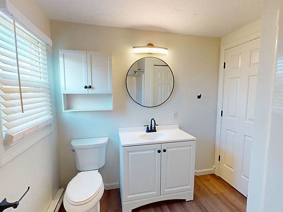 Sleek modern bath with designer fixtures!
