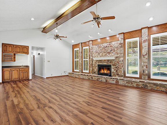 5th image of 715 Stonelake Dr