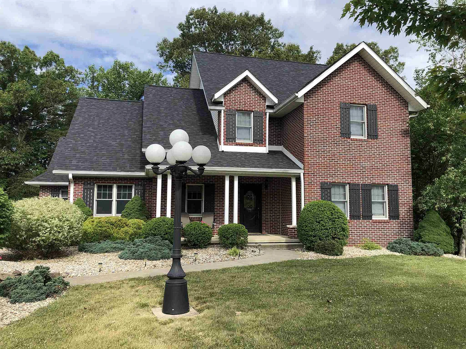 311 Pinewood Dr photo 1