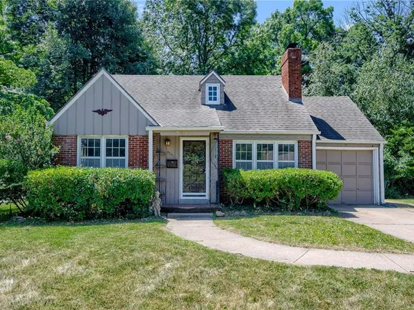 5301 Sycamore Dr, Roeland Park, KS 66205