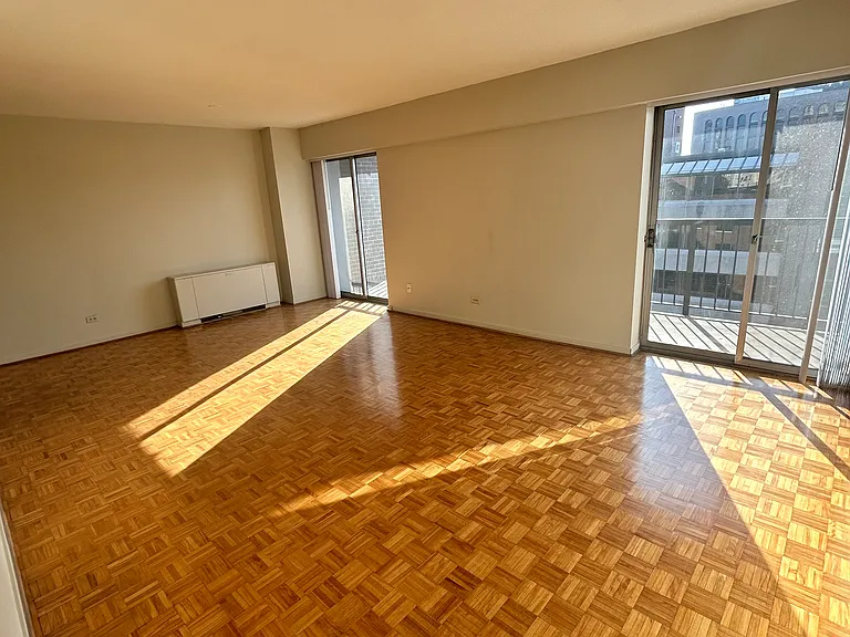 235 Somerset St W — Photo 9