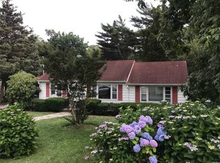 1325 Central Dr, Mattituck, NY 11952