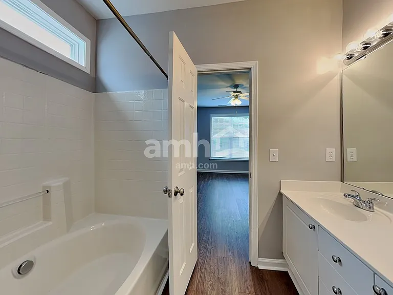 321 Collinsworth Dr — Photo 13