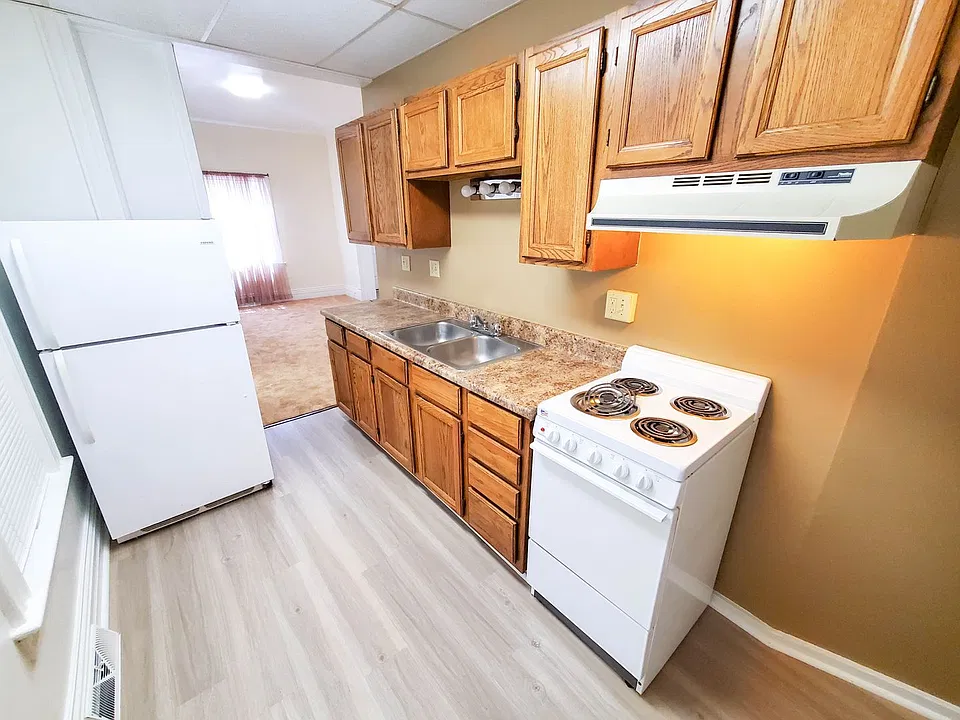 236 W 8th St