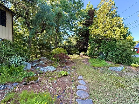 3rd image of 51 Ridge Way