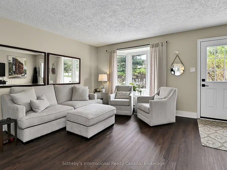 139 Lakeshore Rd E #10 — Photo 2