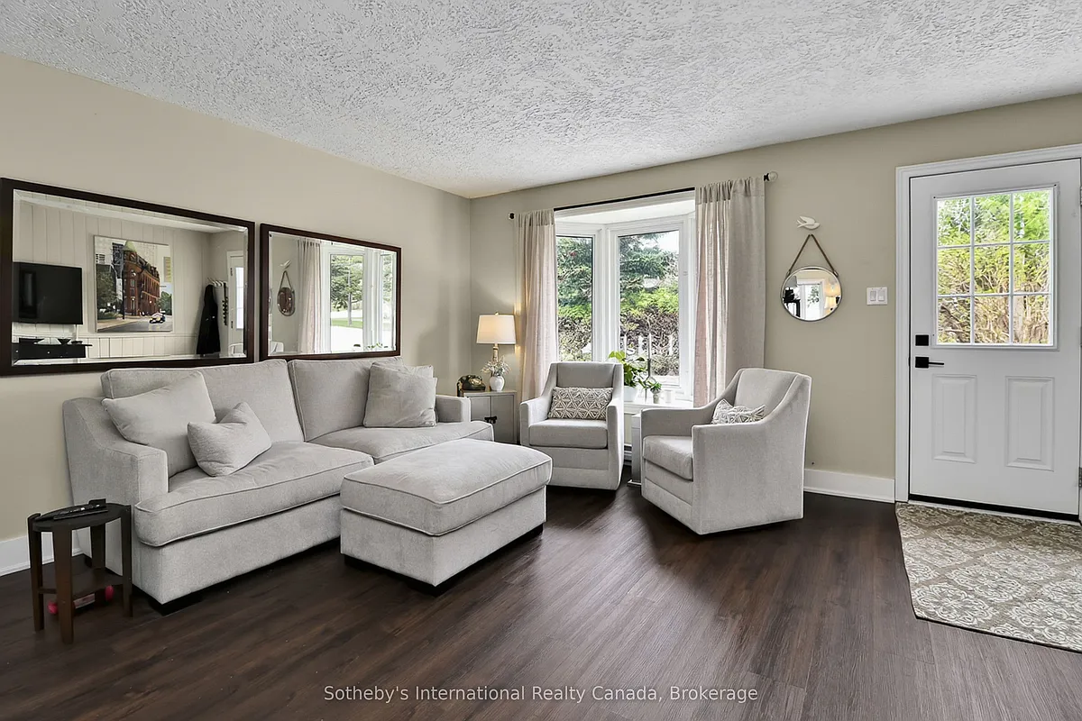 Building Photo - 139 Lakeshore Rd E #10