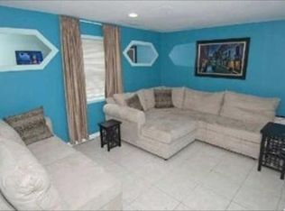 1 Elderwood Ln, Melville, NY 11747