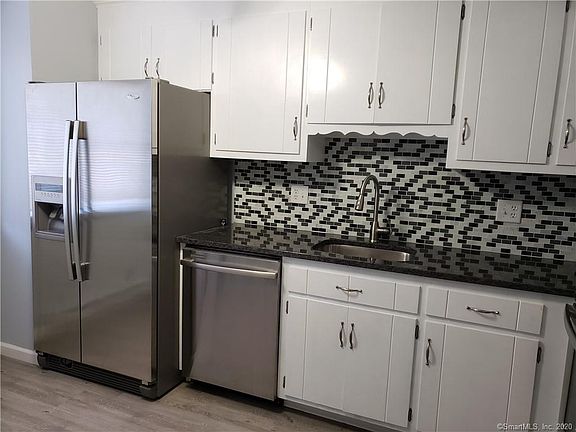 3rd image of 54 Bradley St APT 3
