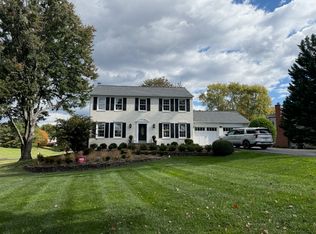 777 Follin Farm Ln, Great Falls, VA 22066