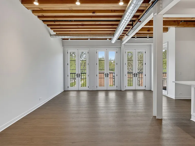 1401 N Western Ave — Photo 32