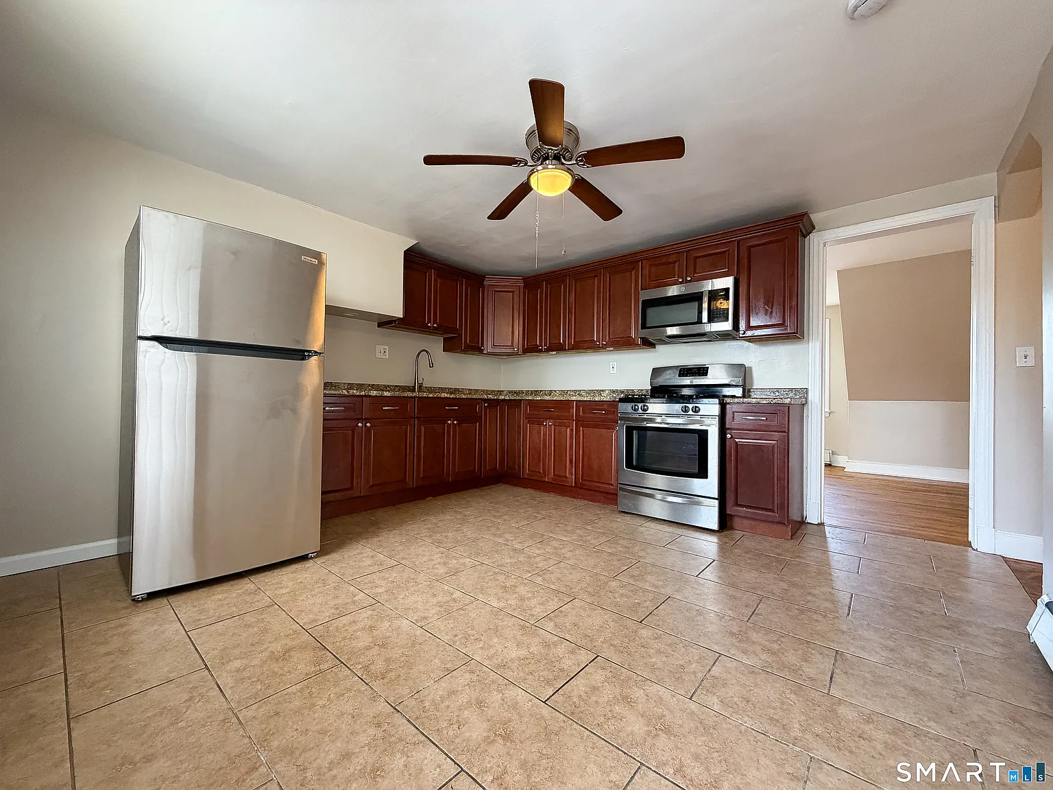 2 bed, 1.0 bath, 1470 sqft, $1,925 — Photo 2
