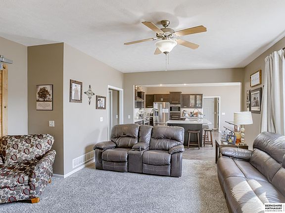 3rd image of 21209 Schofield Dr
