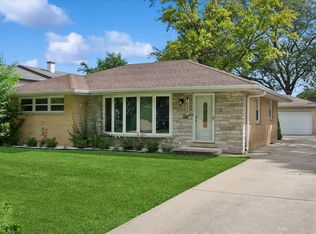 1035 N Dee Rd, Park Ridge, IL 60068