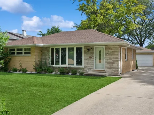 1035 N Dee Rd, Park Ridge, IL 60068