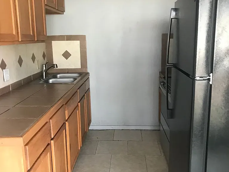 APT02-COLEMAN — Photo 2