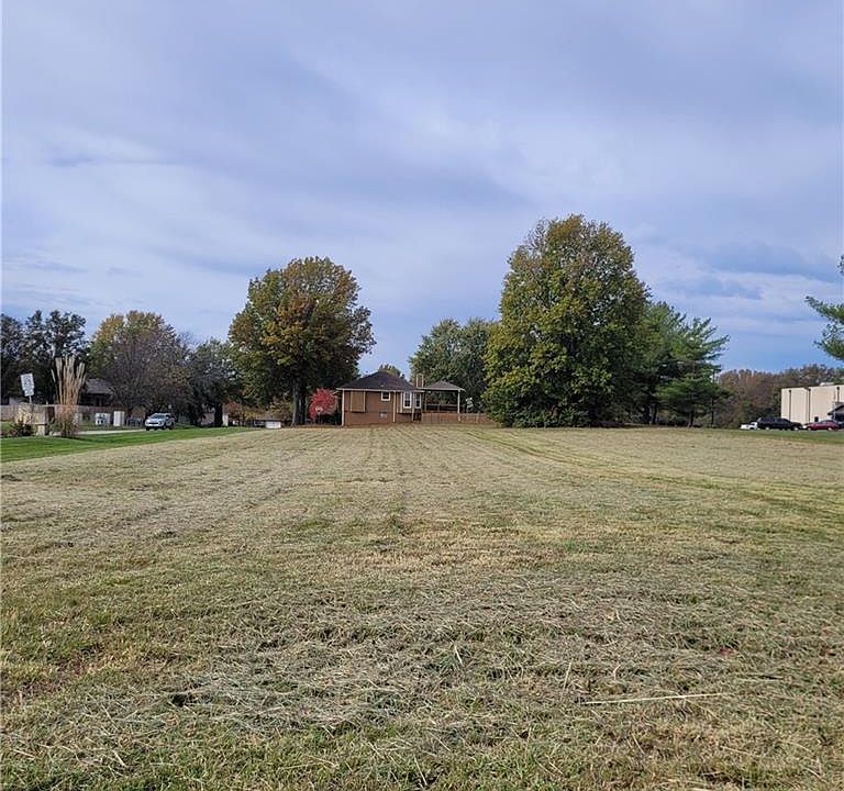 1st image of 701 SW Southgate Dr
