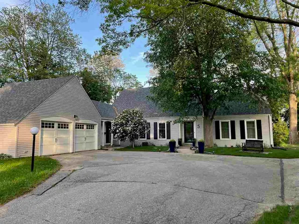 5 Glendale Ter, Iowa City, IA 52245