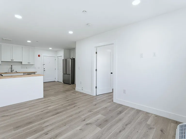 Shepherds Lane Commons — Photo 14