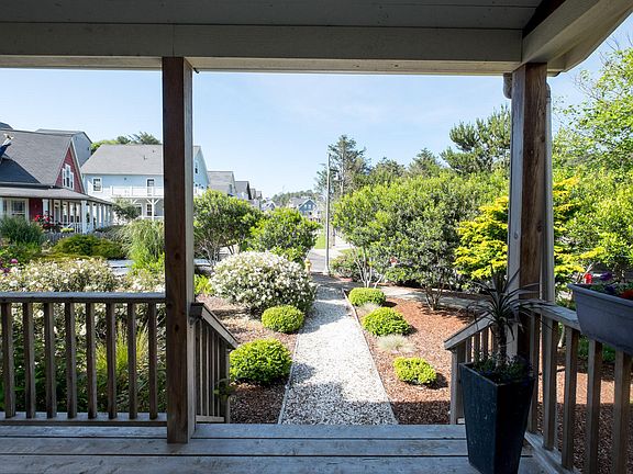 4th image of 2783 SW Anemone Ave