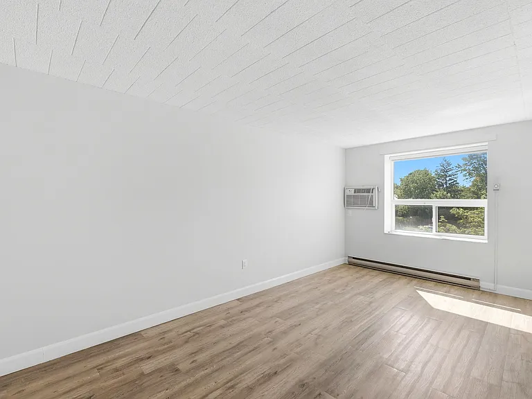 100 McFarlane Ave — Photo 10