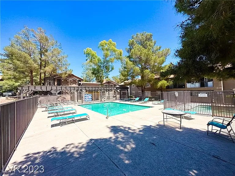 2750 S Durango Dr — Photo 37