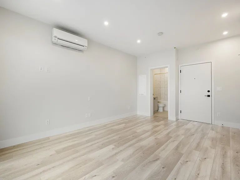45511 Campus Dr — Photo 43