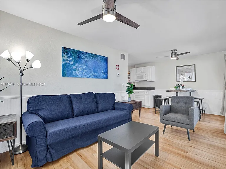900 N Surf Rd #2 — Photo 24